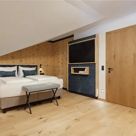 Pachmair 1453 Hotel 4*